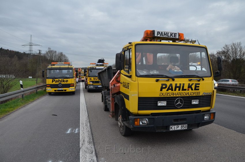 Bierlaster umgestuerzt A 3 Rich Frankfurt Hoehe AS Lohmar P106.JPG